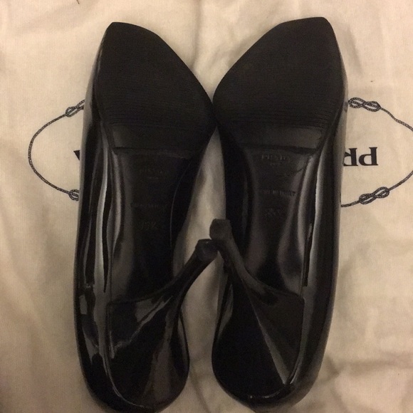 Prada black heels needs to asap or it’s going to be gone within next week or so! - Picture 4 of 4